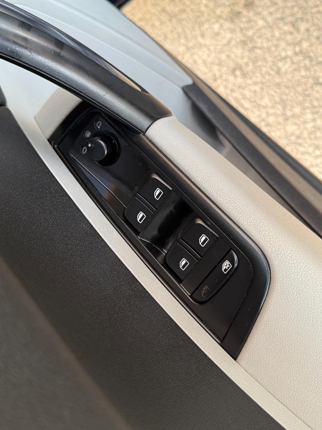 Audi A1 SPB 1.6 TDI 105CV NAVI LED - 2012