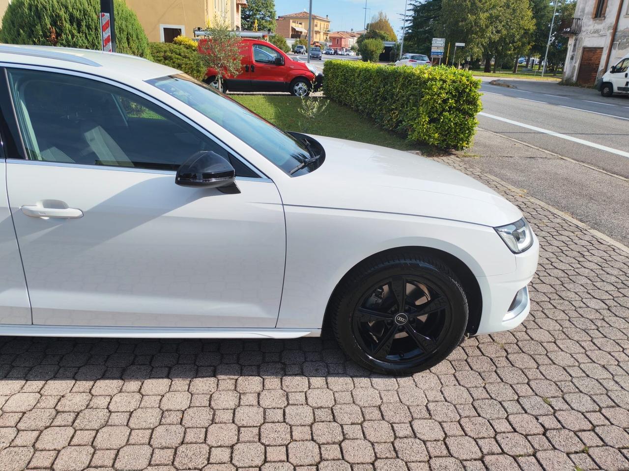 Audi A4 Avant 30 TDI/136 CV S tronic Business Advanced
