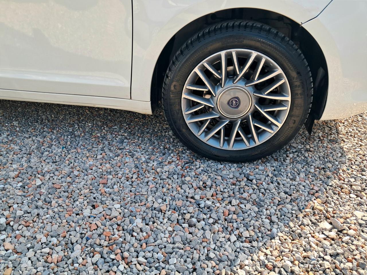 Lancia Ypsilon 1.2 5 porte GPL Platino