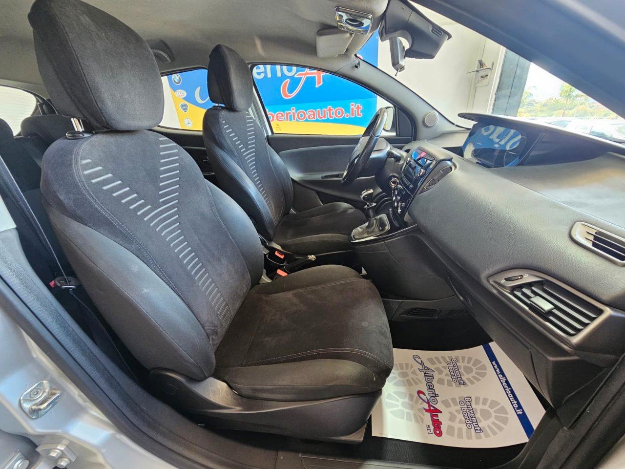 Lancia Ypsilon 5 Porte Ypsilon 1.2 8v Platinum s&s 69cv