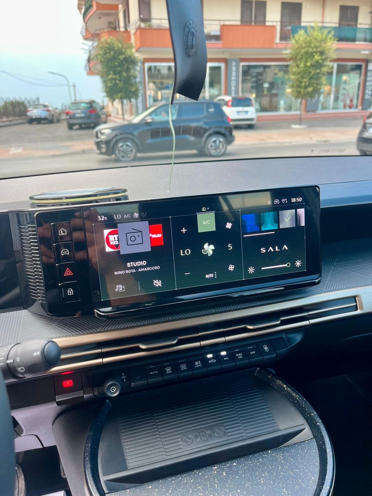 Lancia Ypsilon Hybrid e-DCT Edizione Cassina