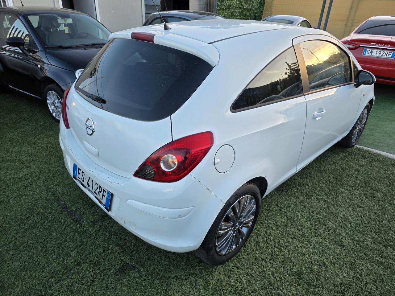 Opel Corsa 1.2 benzina 3 porte automatica neopatentati euro 5B