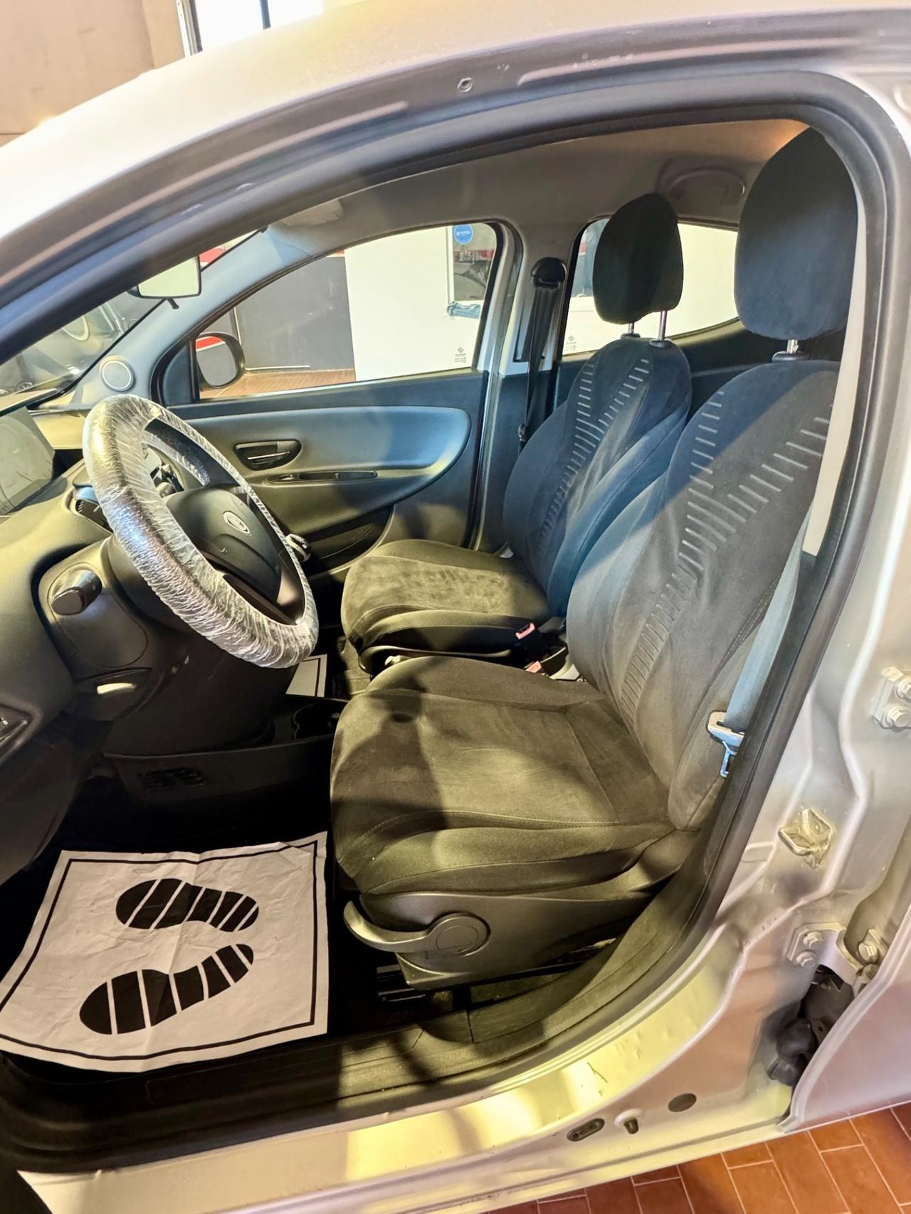 Lancia Ypsilon 1.2 69 CV 5 porte S&S Silver