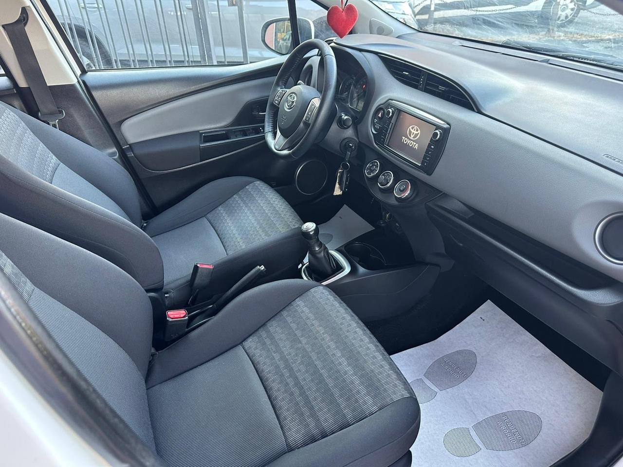 Toyota Yaris 1.0 5 porte Lounge 69CV NEO PATENTATI