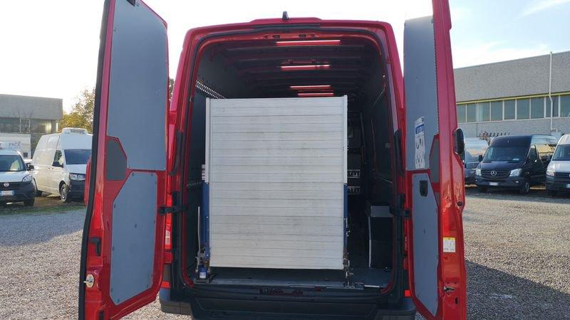 Volkswagen Crafter 35 2.0 TDI 140CV PL-TA Furgone con rampa moto