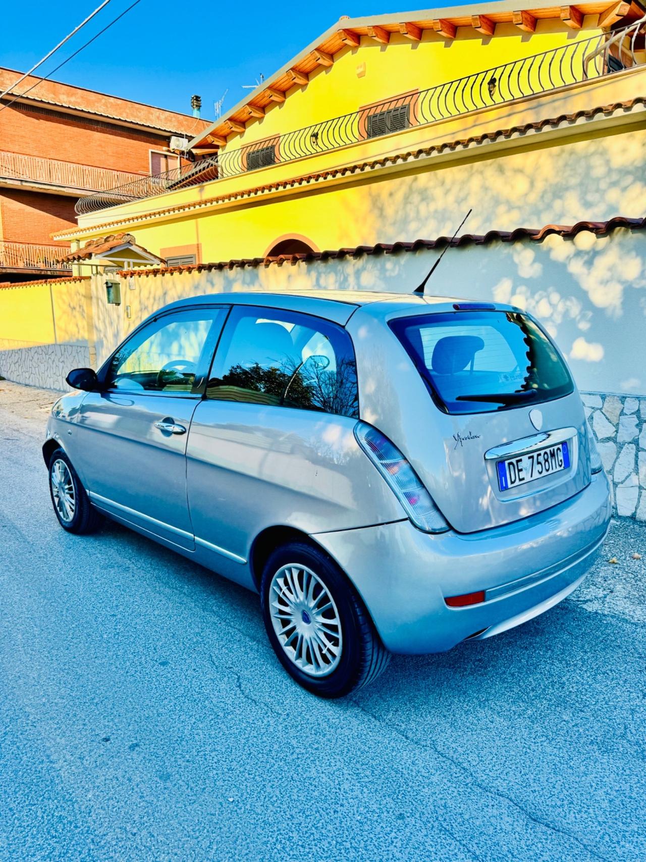 Lancia Ypsilon 1.2 Oro Giallo