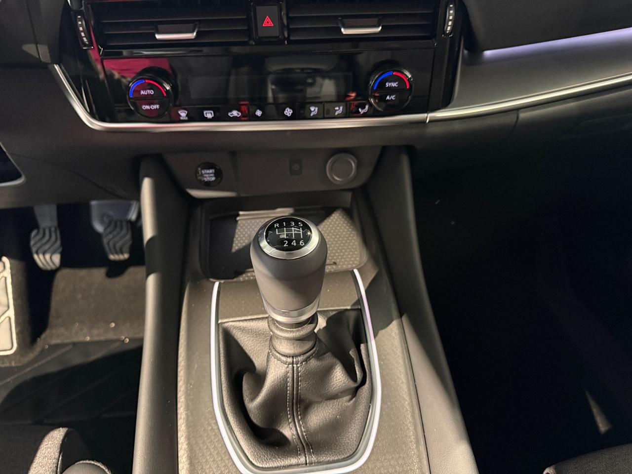 NISSAN QASHQAI N-CONNECTA MHYB 140CV MT 2W