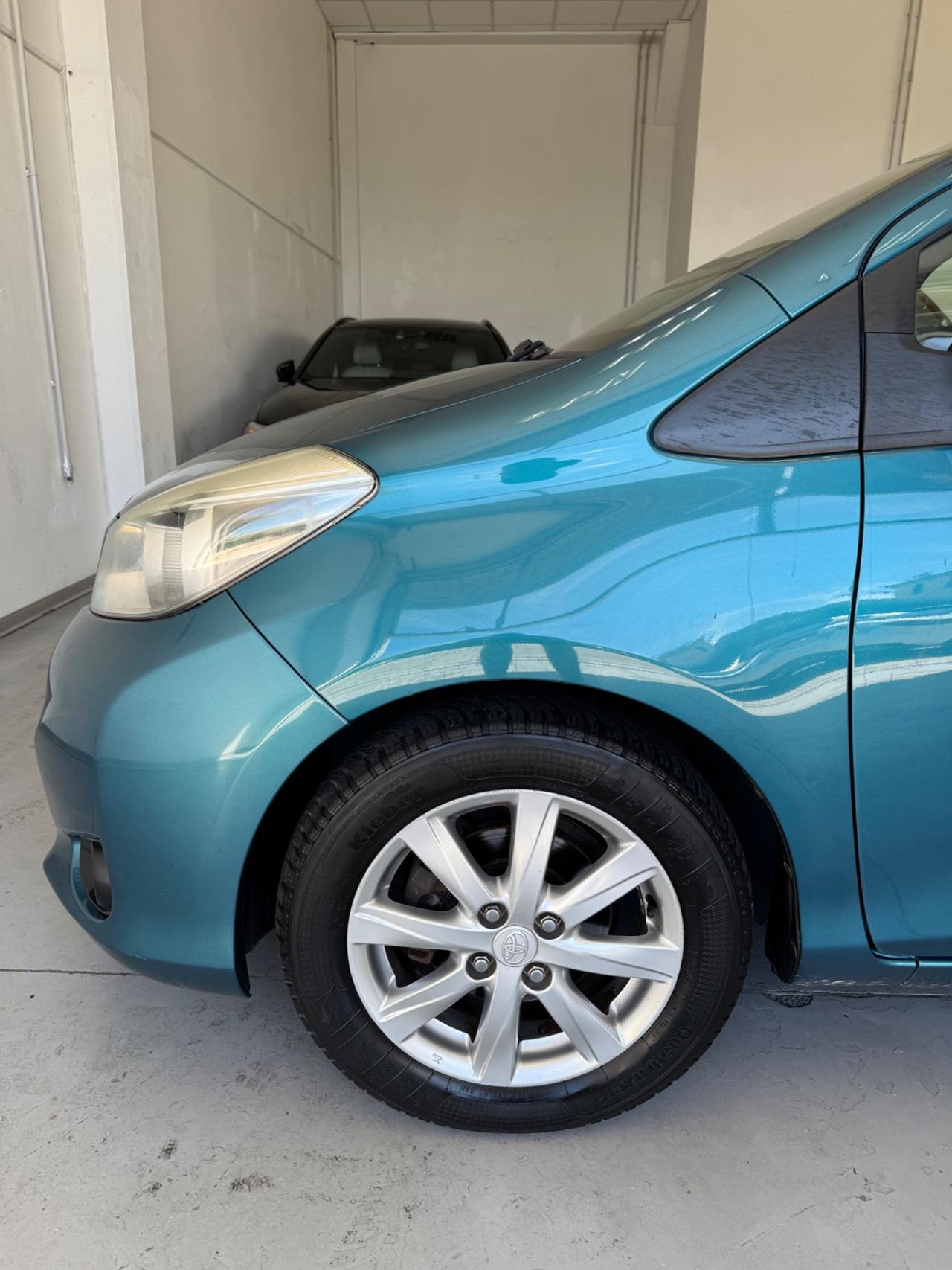 Toyota Yaris 1.3 5 porte Lounge