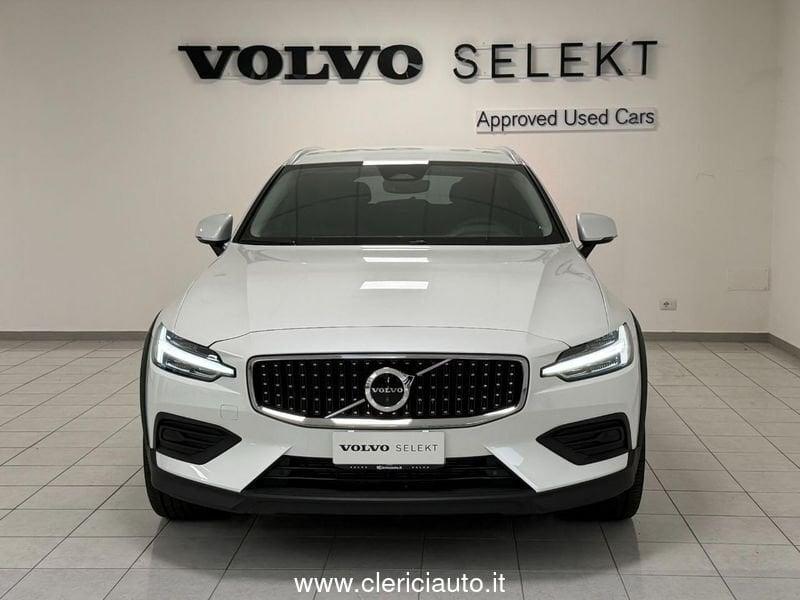 Volvo V60 Cross Country B5 AWD automatico Plus
