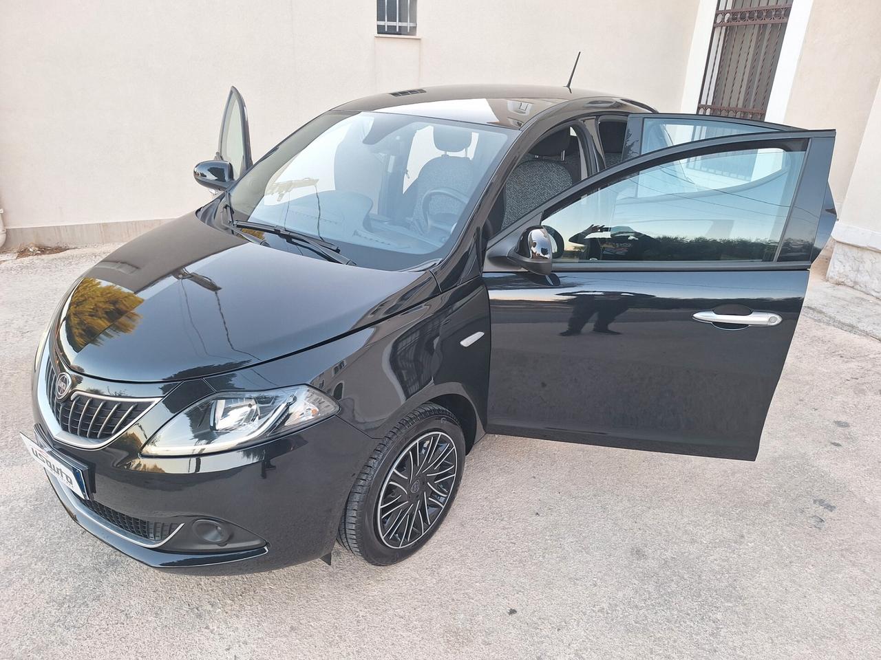 Lancia Ypsilon 1.0 Hybrid GOLD 2022
