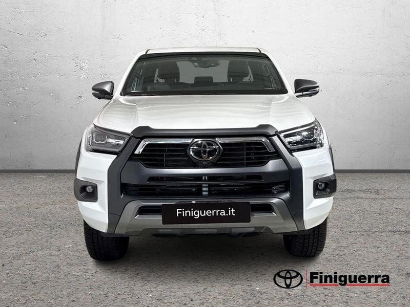 Toyota Hilux 2.8 D-4D A/T 4WD 48V 4 porte Double Cab Invincible