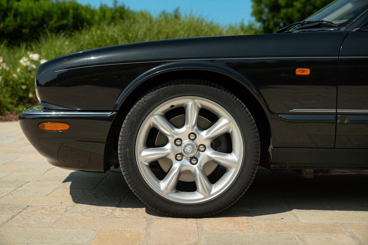 JAGUAR XJR - JAG00067