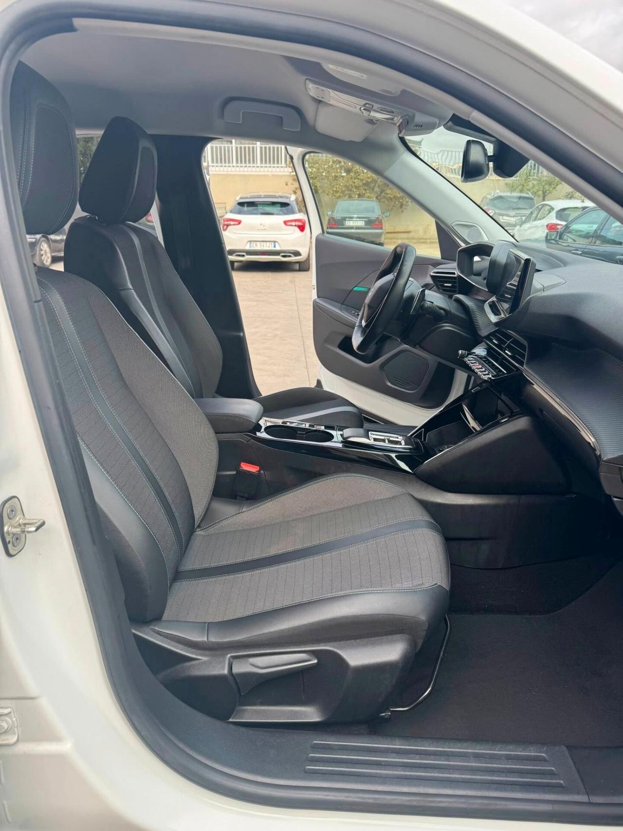 Peugeot 2008 BlueHDi 130 S&S EAT8 Allure Pack