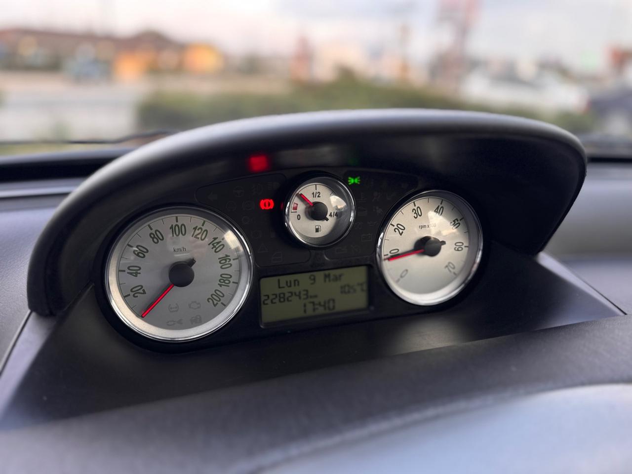 Lancia Ypsilon 1.3 MJT 75 CV Platino