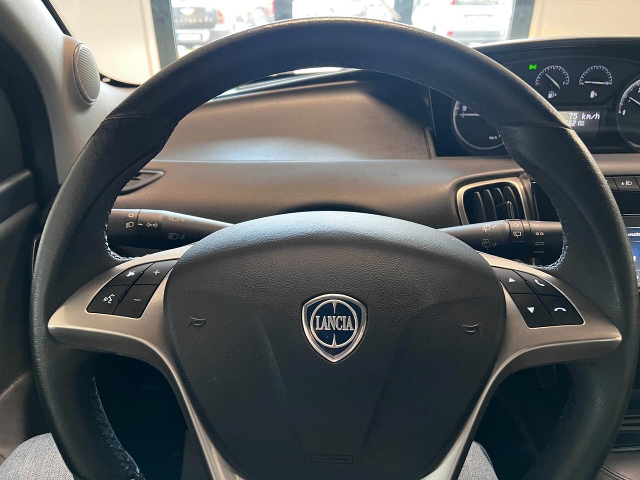 Lancia Ypsilon 1.0 FireFly 5 porte S&S Hybrid Ecochic Gold