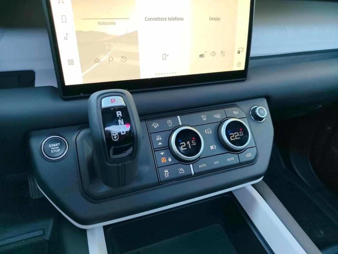 Land Rover Defender 110 3.0D I6 200 CV AWD Auto X-Dynamic SE