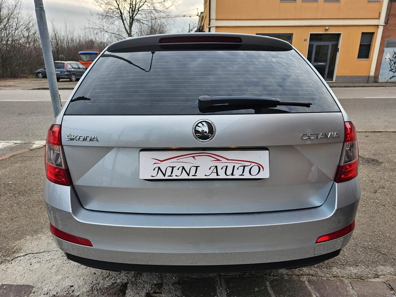 Skoda Octavia 1.6 TDI 105cv DSG Executive*Navi*Euro5*