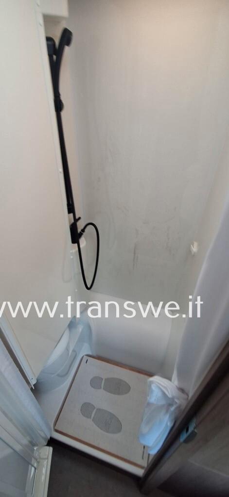 Carado A364 Camper mansarato con letto matrimoniale e maxi garage