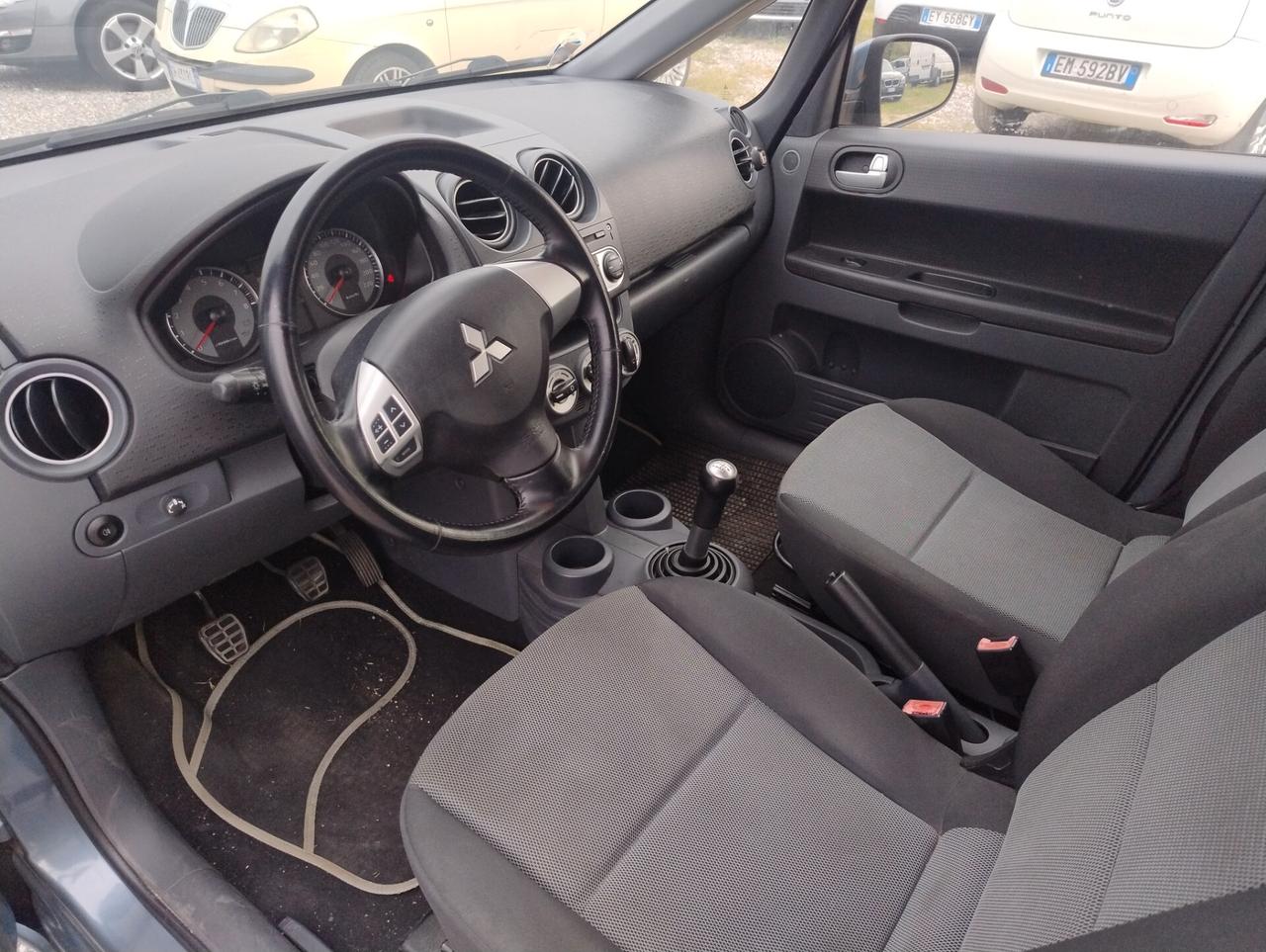 Mitsubishi Colt 1.1 12V 5p. Invite