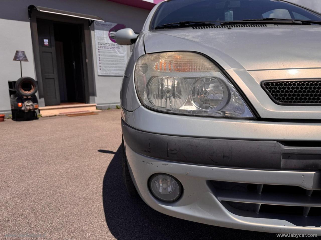 RENAULT Mégane Scénic 1.4 16V RXE