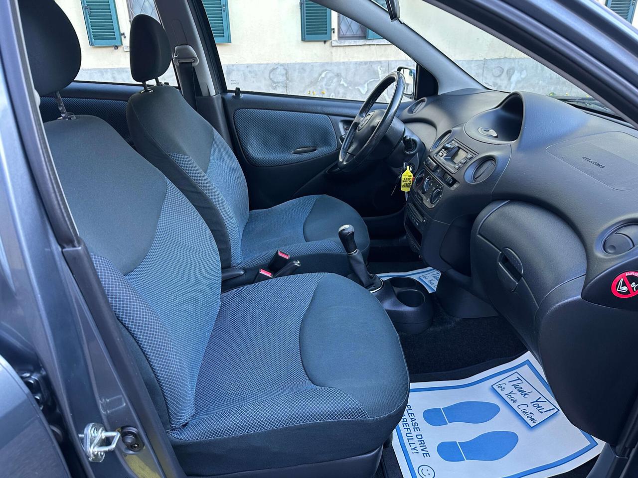 Toyota Yaris 1.0i 16V cat 5 porte Sol