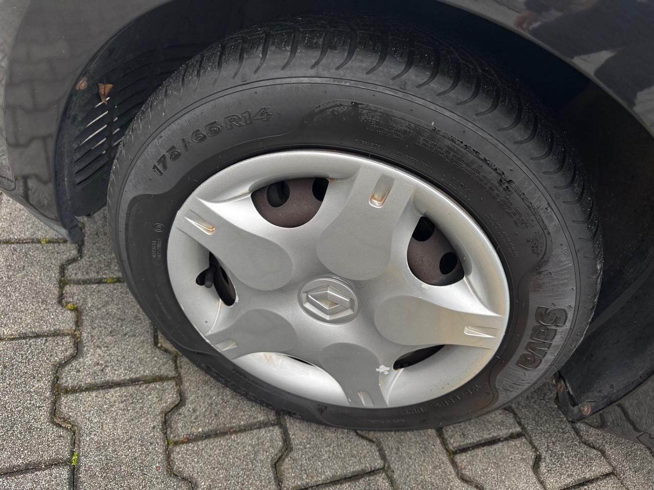 Renault Twingo 1.2 16V Neopatentati