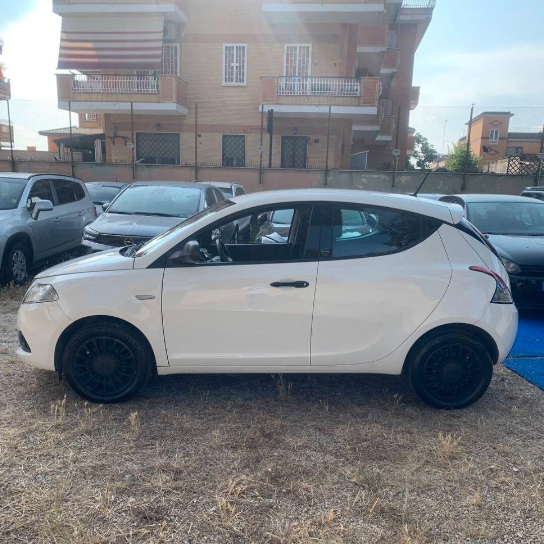 Lancia Ypsilon 1.0 hybrid Silver KM REALI