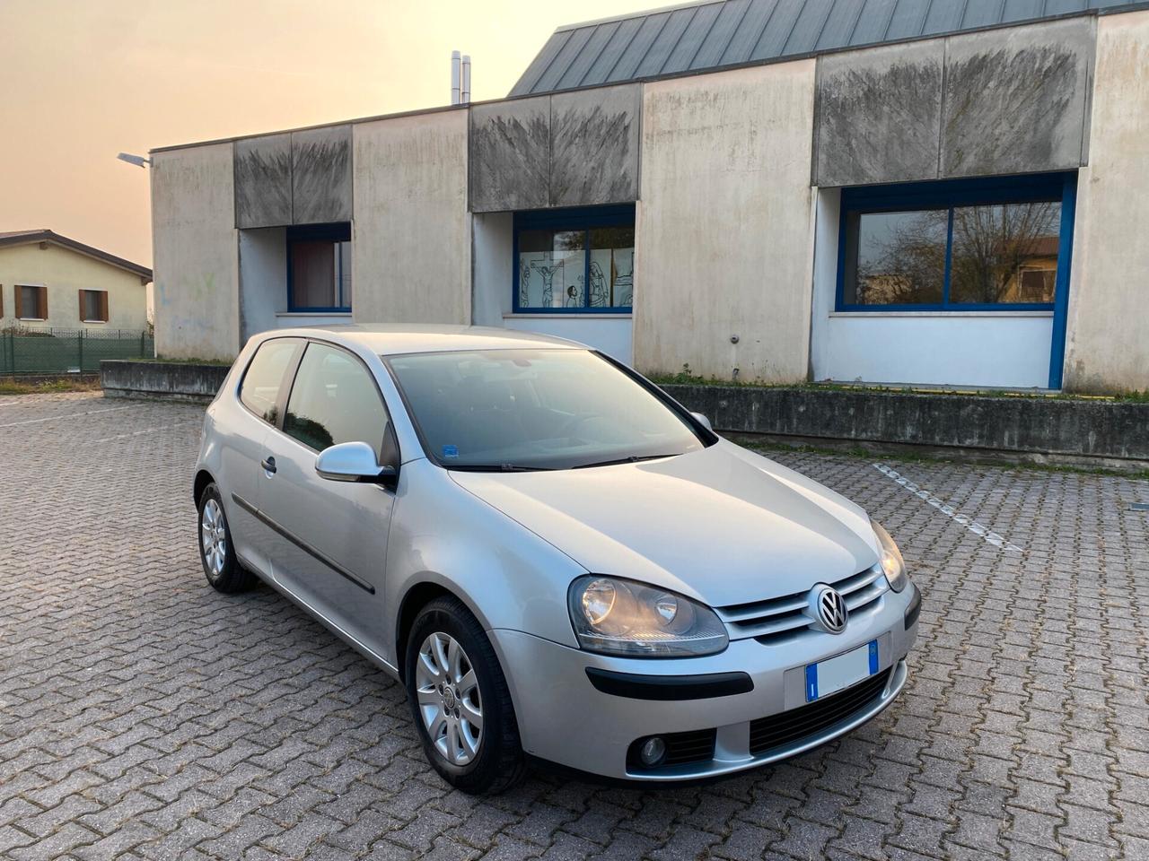 Volkswagen Golf 5 1.6 FSI Sportline 87.000Km