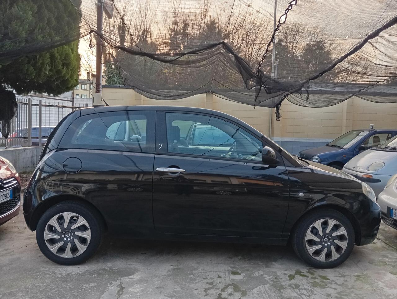Lancia Ypsilon 1.2 Argento valuto permute