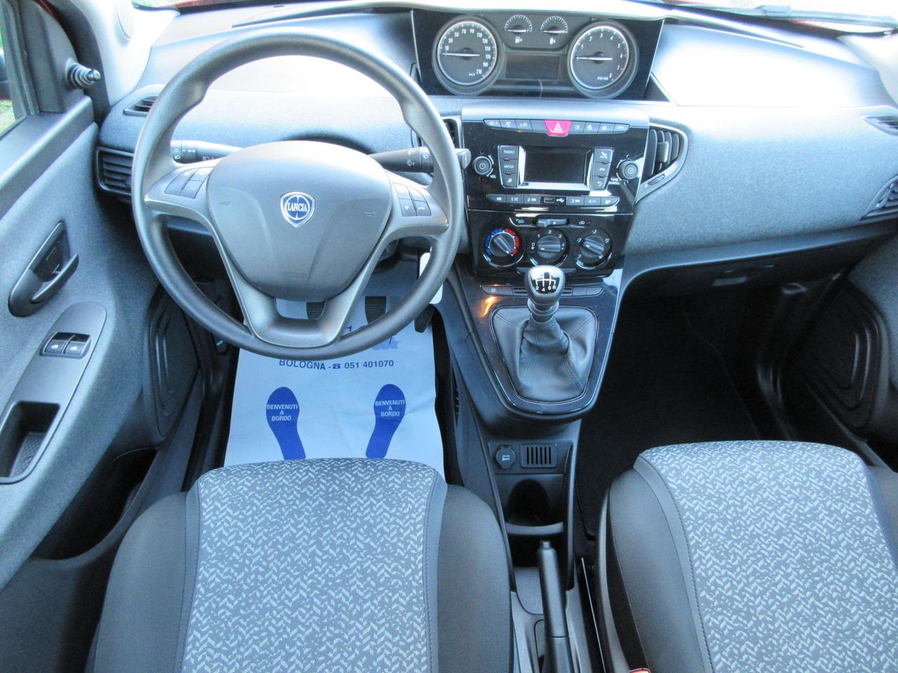 Lancia Ypsilon 1.0 firefly hybrid Silver s&s 70cv