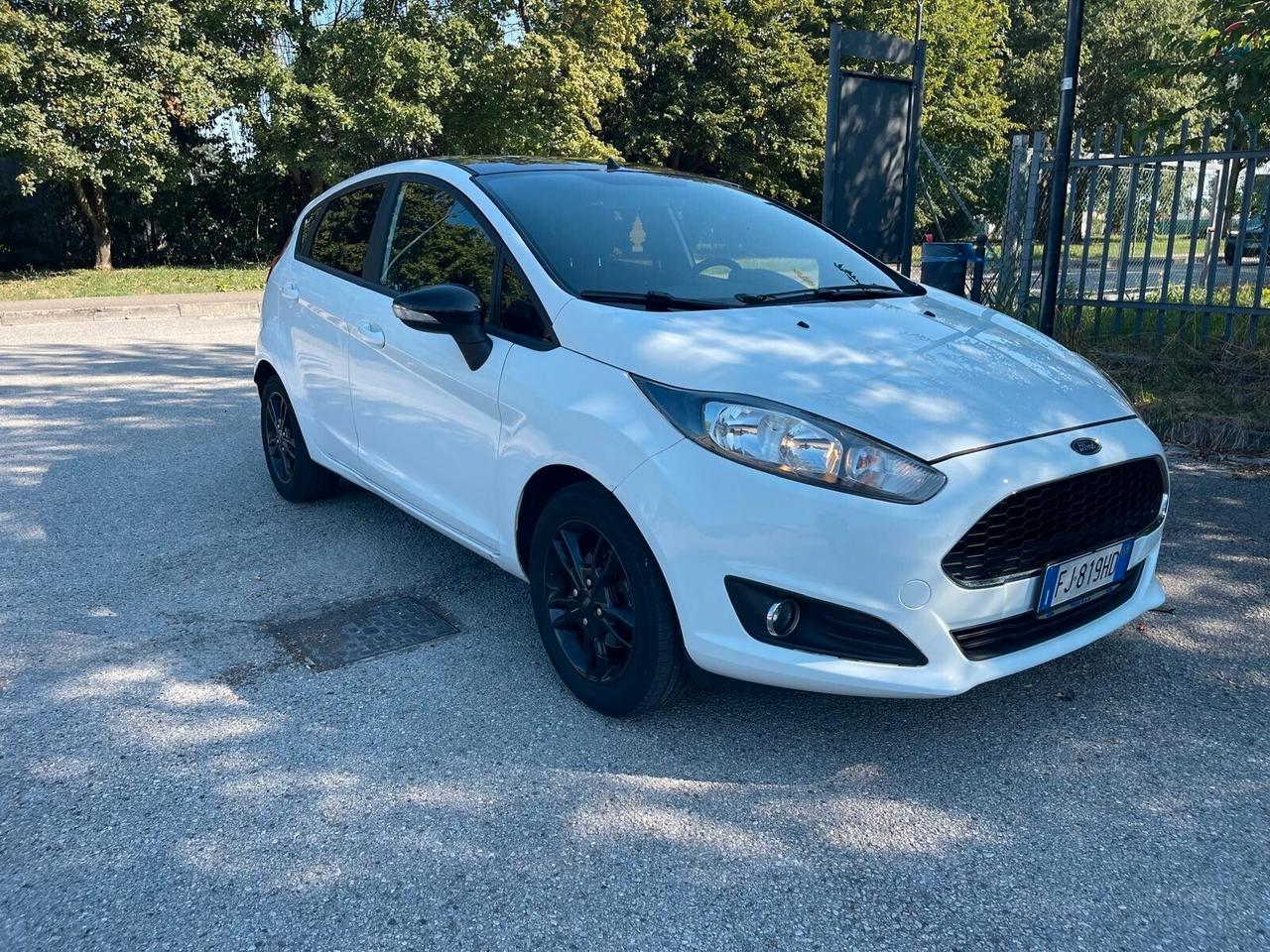 Ford Fiesta 1.5 TDCi 75CV 5 porte Black & White Edition