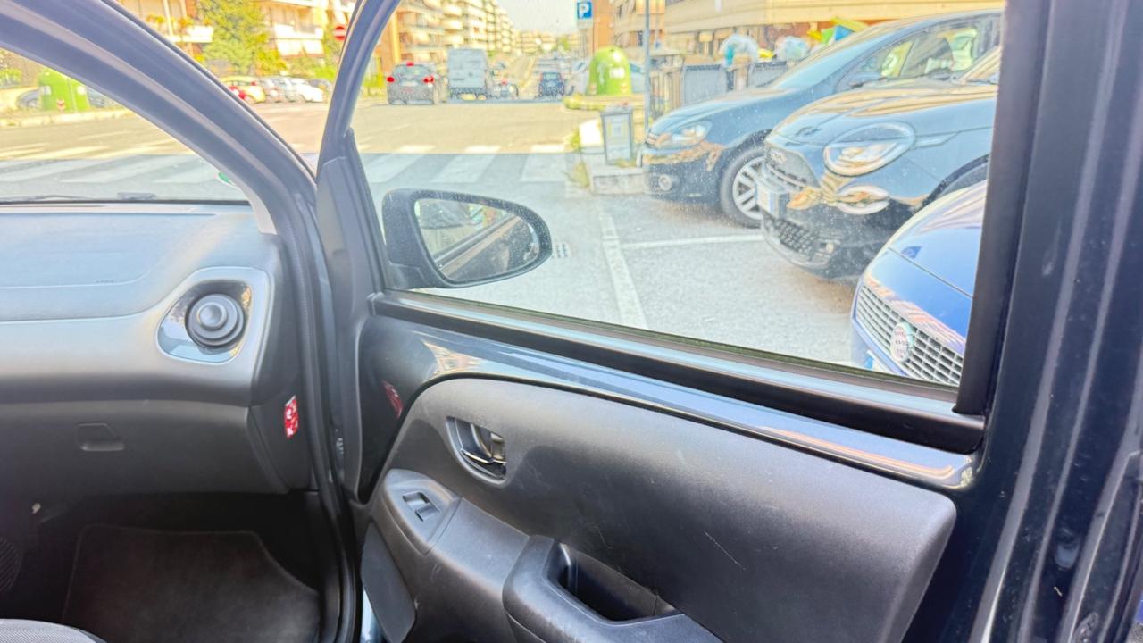 Toyota Aygo 1.0 VVT-i 72 CV 5 porte x-play LED NAVI CAR PLAY KAMER PDC BLUETOOTH CERCHI 16