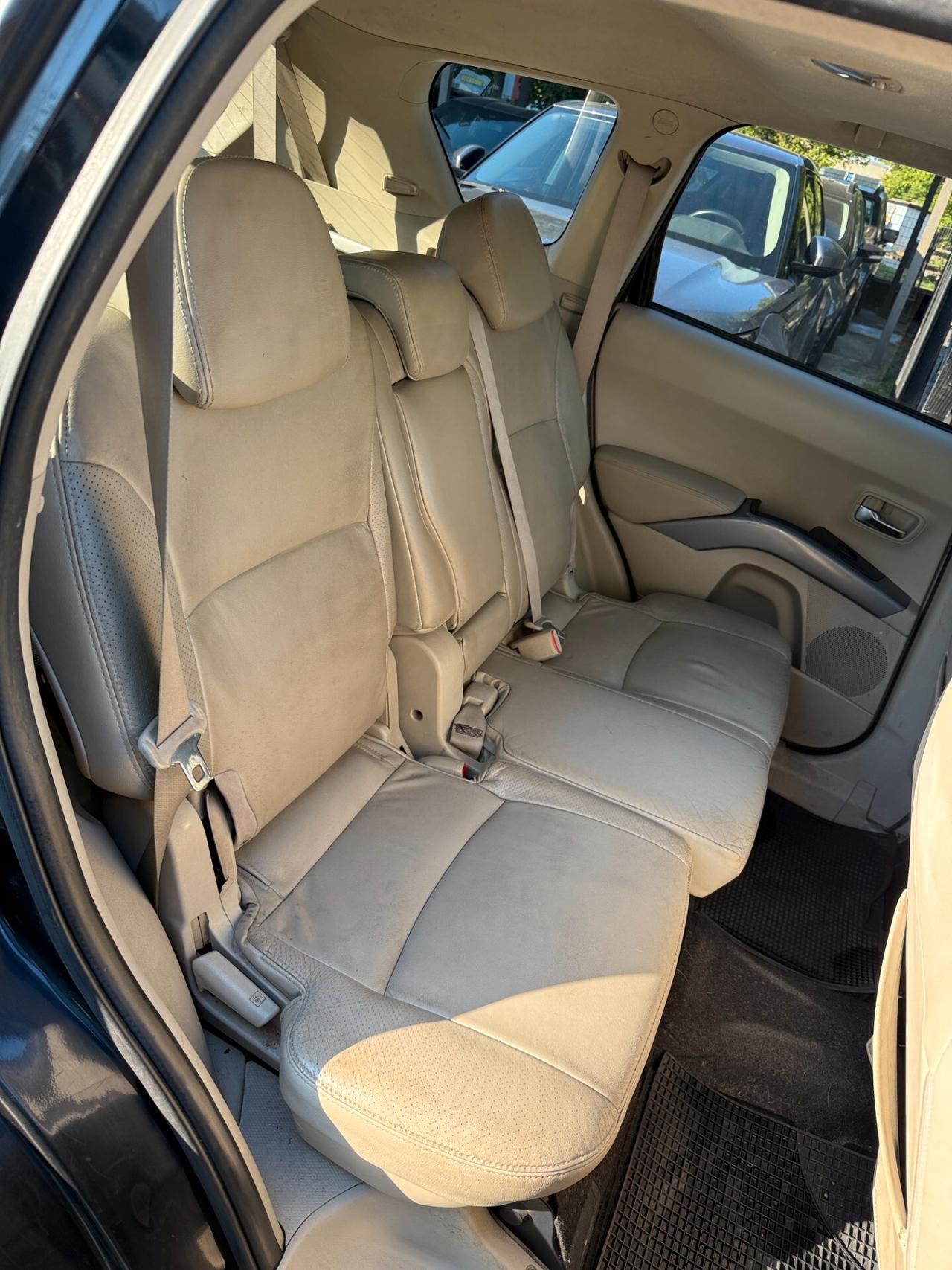 Mitsubishi Outlander 2.2 DI-D Instyle 7 p.ti DPF