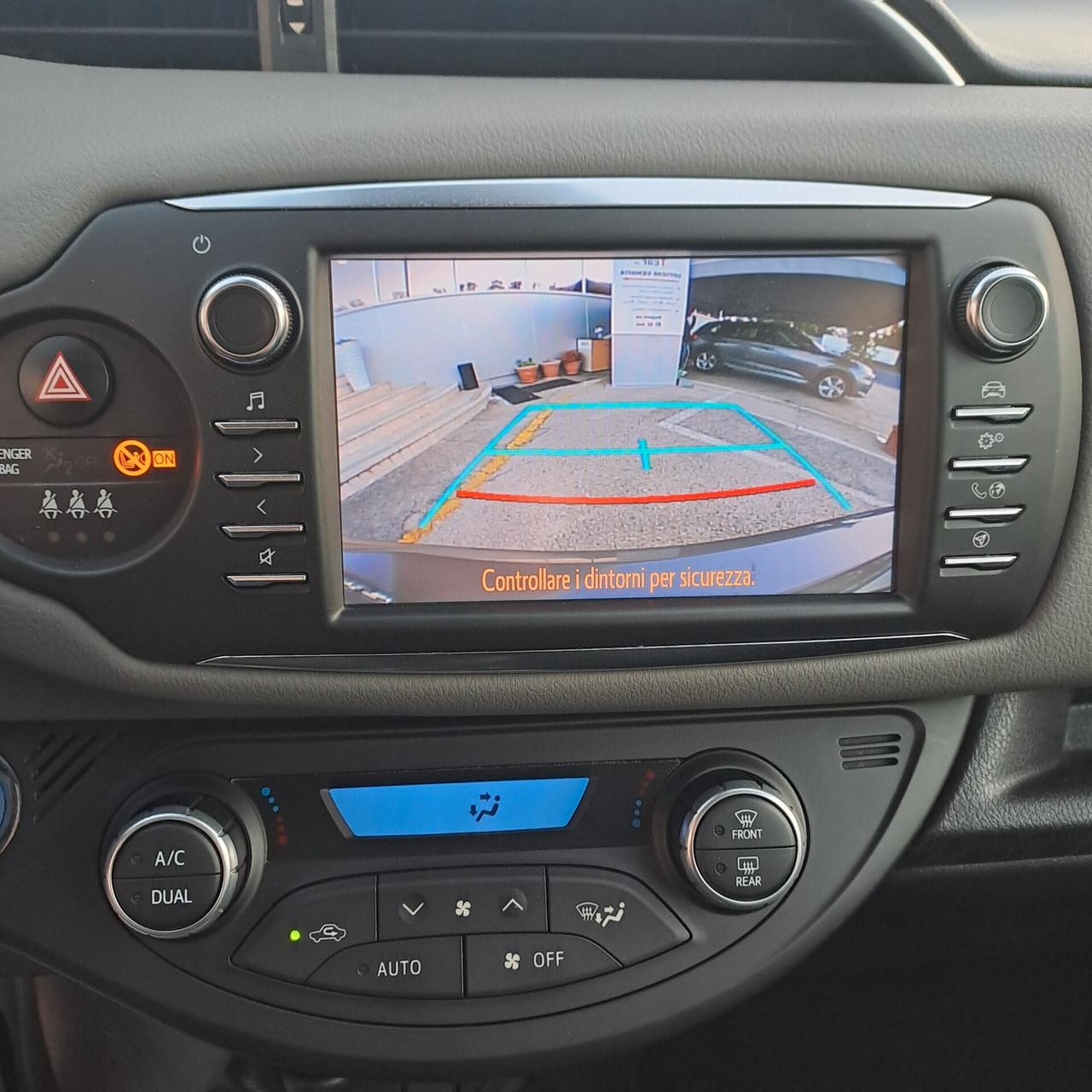 Toyota Yaris 1.5 Hybrid 73cv Business