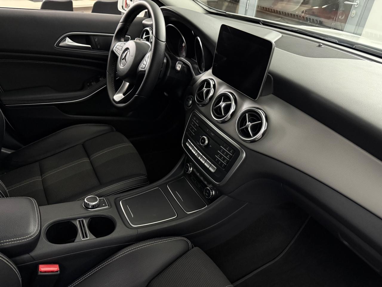 Mercedes-benz GLA 200 d Automatic 2.2 136 Cv Motore Mercedes