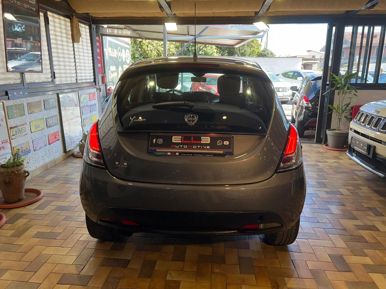 Lancia Ypsilon 1.2 69 CV 5 porte NEOPATENTATO