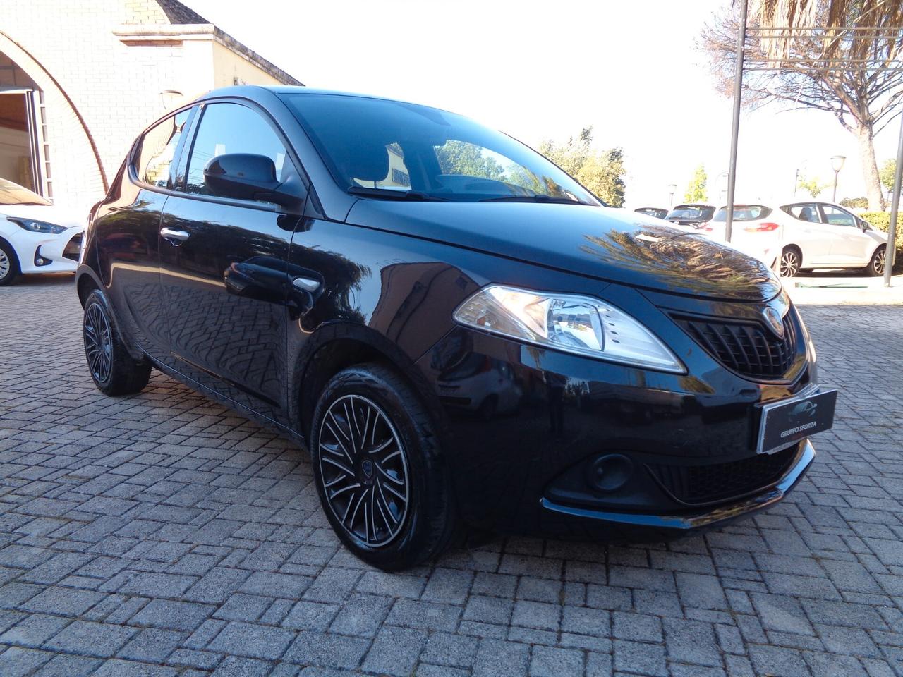 Lancia Ypsilon 1.0 FireFly 5 posti S&S Hybrid Silver