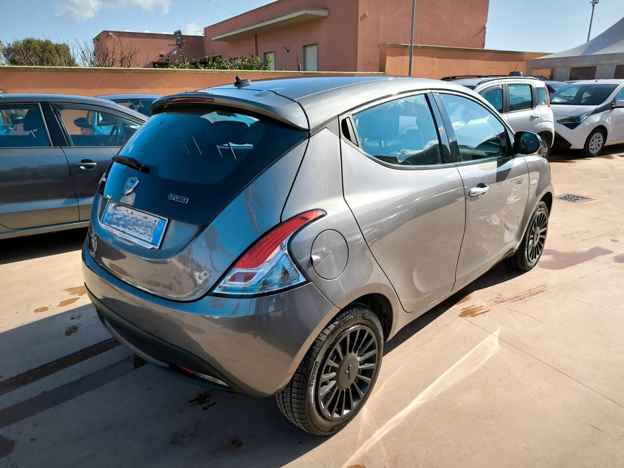 Lancia Ypsilon 1.0 FireFly 5 porte S&S Hybrid Ecochic Silver