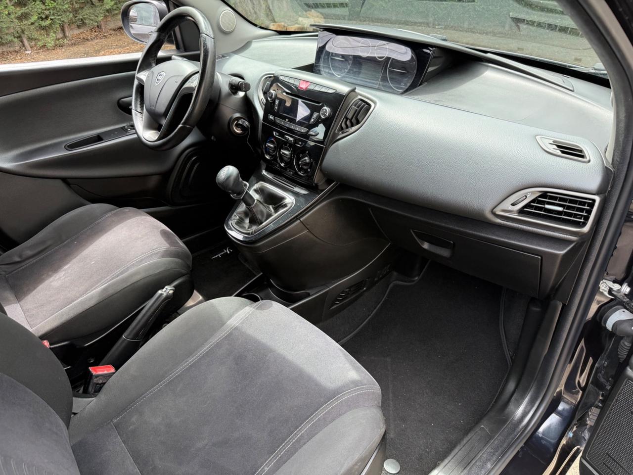 Lancia Ypsilon 1.2 69 CV 5 porte GPL Ecochic Silver