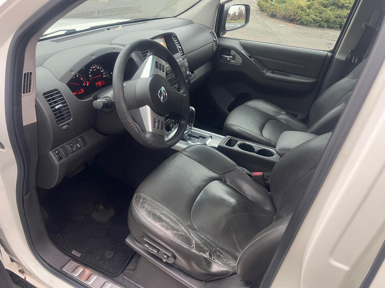 Nissan Navara 3.0 dCi 4 porte Double Cab LE V6