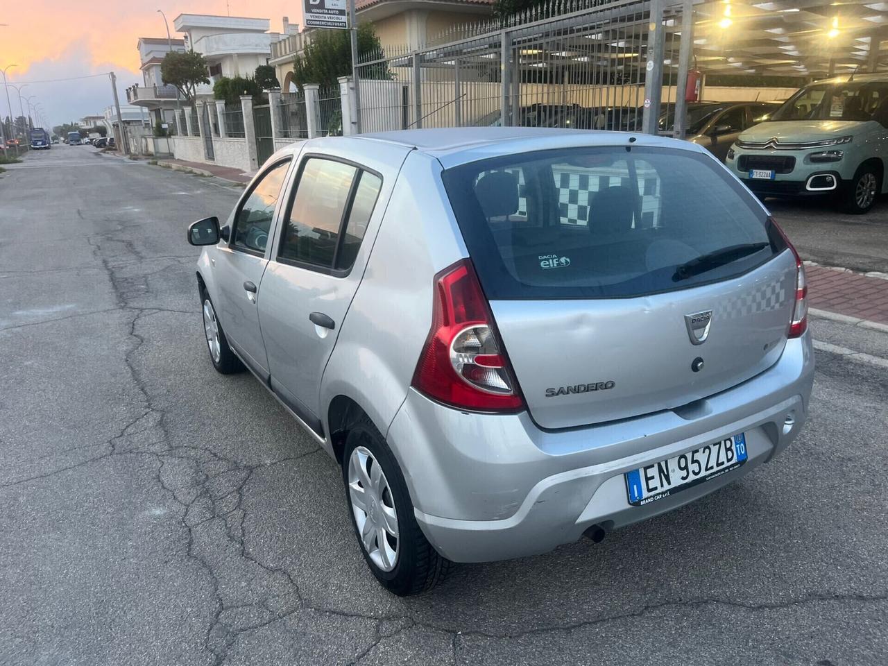 Dacia Sandero 1.2 16V GPL - 2012