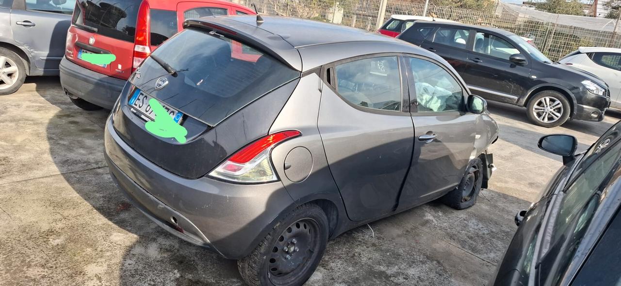 APRI E LEGGI Lancia Ypsilon 1.2 69 CV 5 porte GPL Ecochic