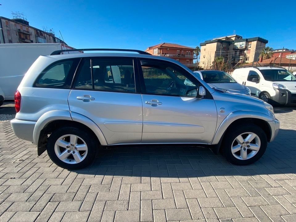 Toyota RAV 4 RAV4.com 2.0 Tdi D-4D cat 5 porte