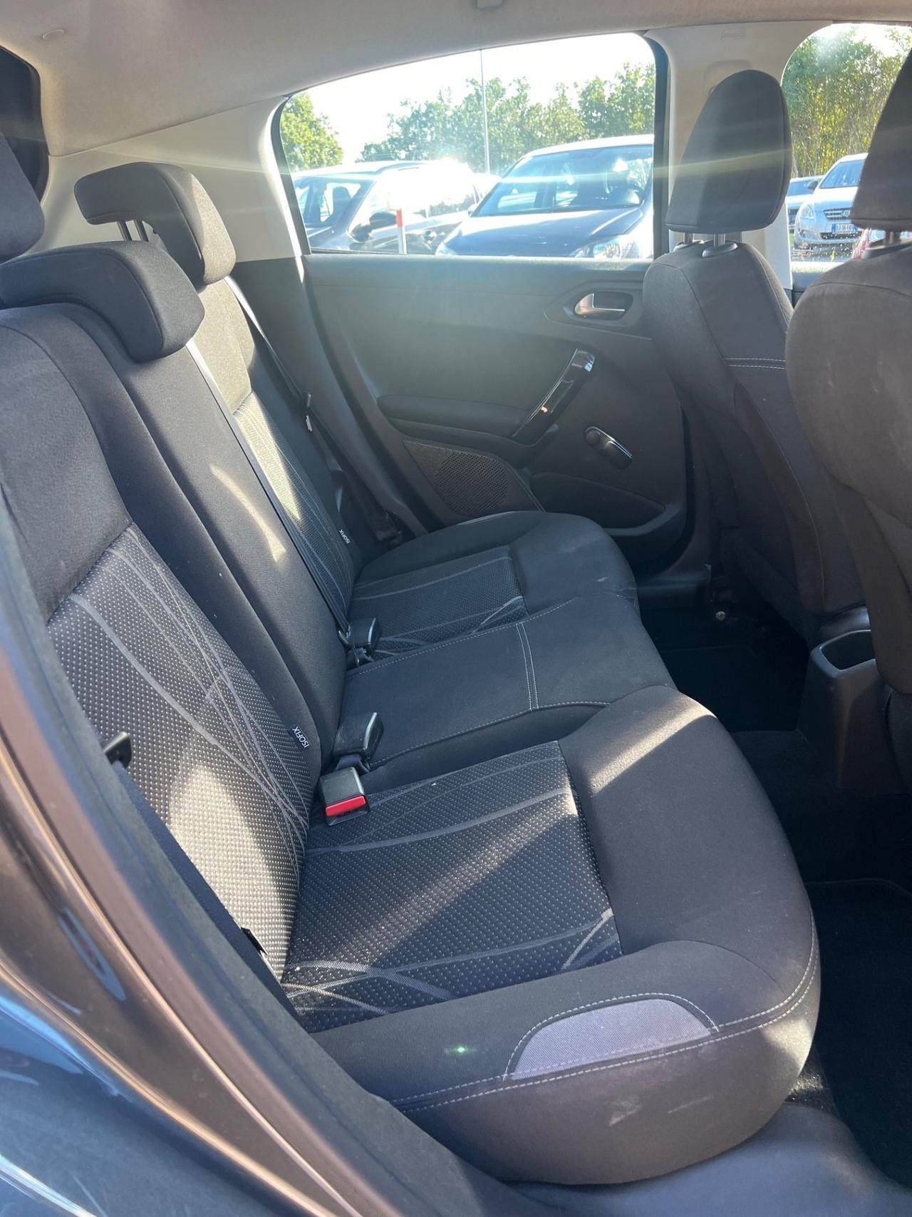 Peugeot 208 1.4 HDi 68 CV 5 porte Active Permute Rate