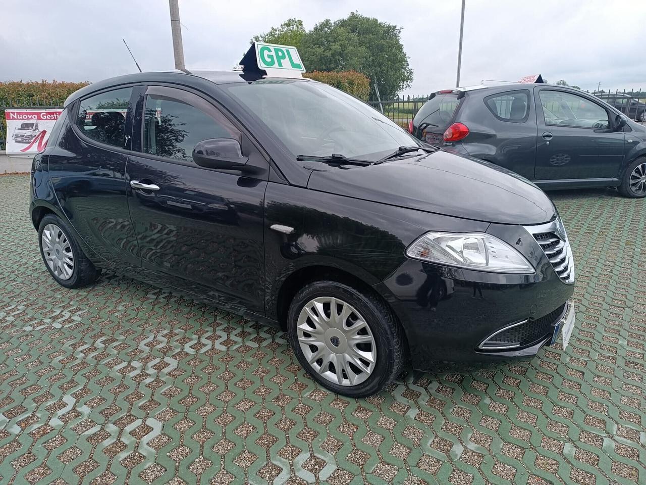 Lancia Ypsilon 1.2 69 CV 5 porte GPL Ecochic Silver