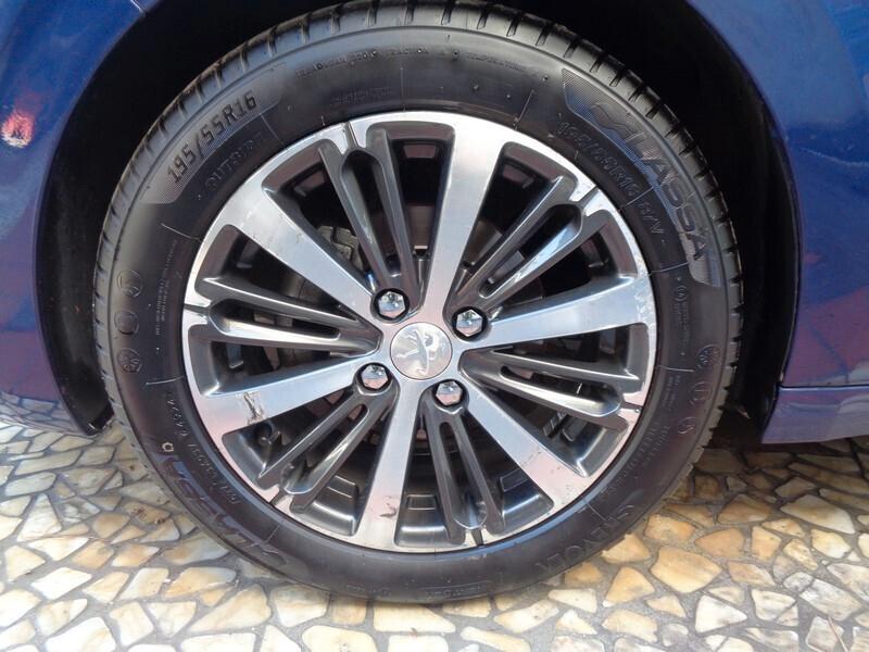 Peugeot 208 PureTech 82 5 porte Allure