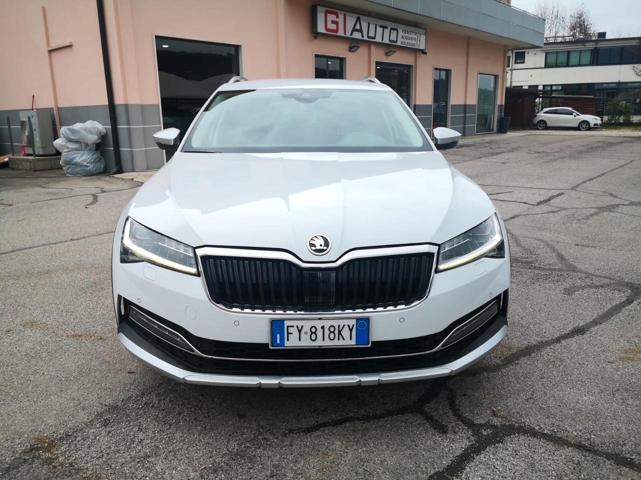 Skoda Superb 2.0 TDI 190 CV SCR DSG 4x4 Wagon Scout
