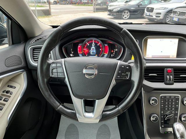 VOLVO V40 D3 Geartronic Momentum