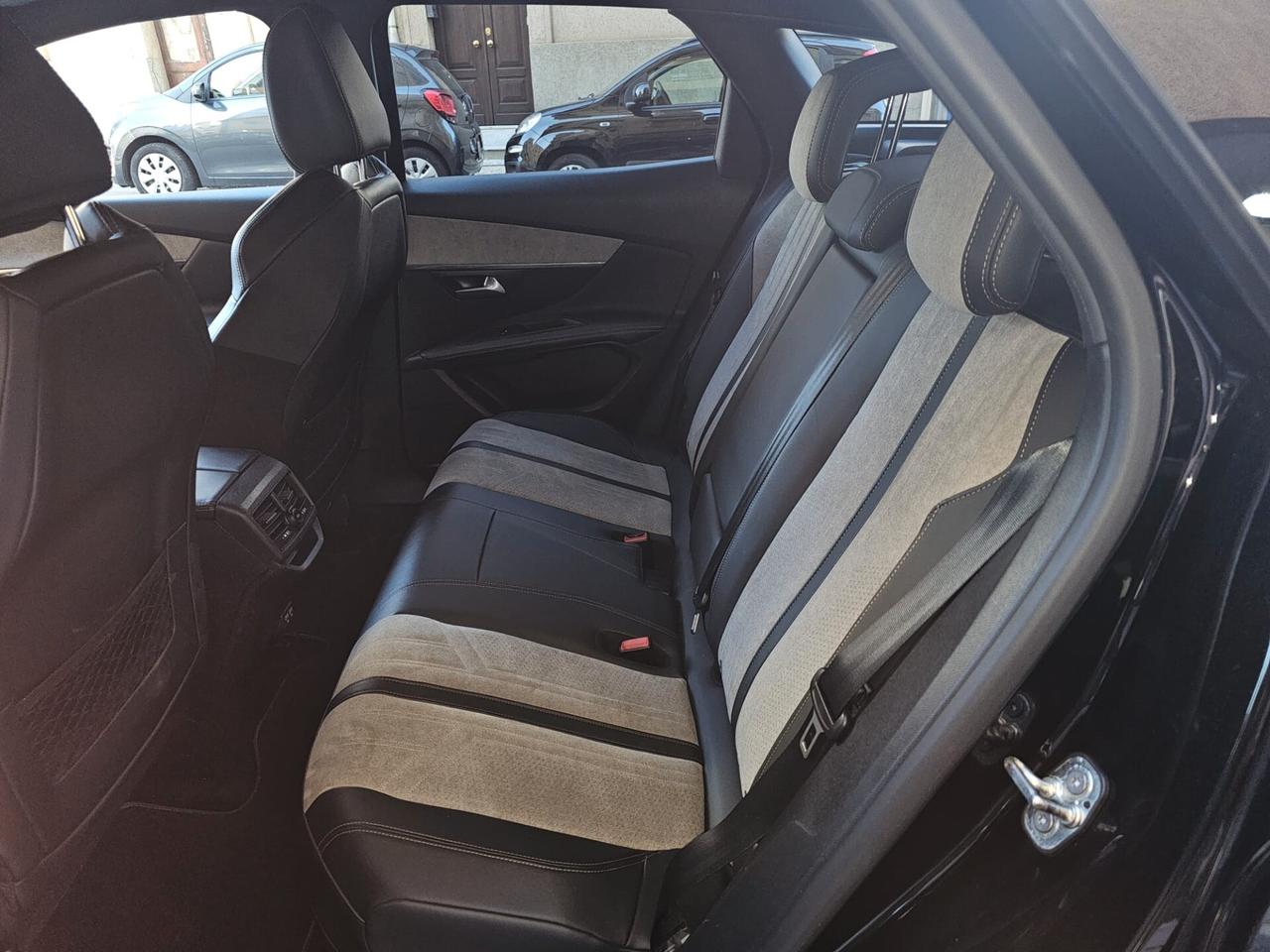 Peugeot 3008 Hybrid4 300 e-EAT8 GT