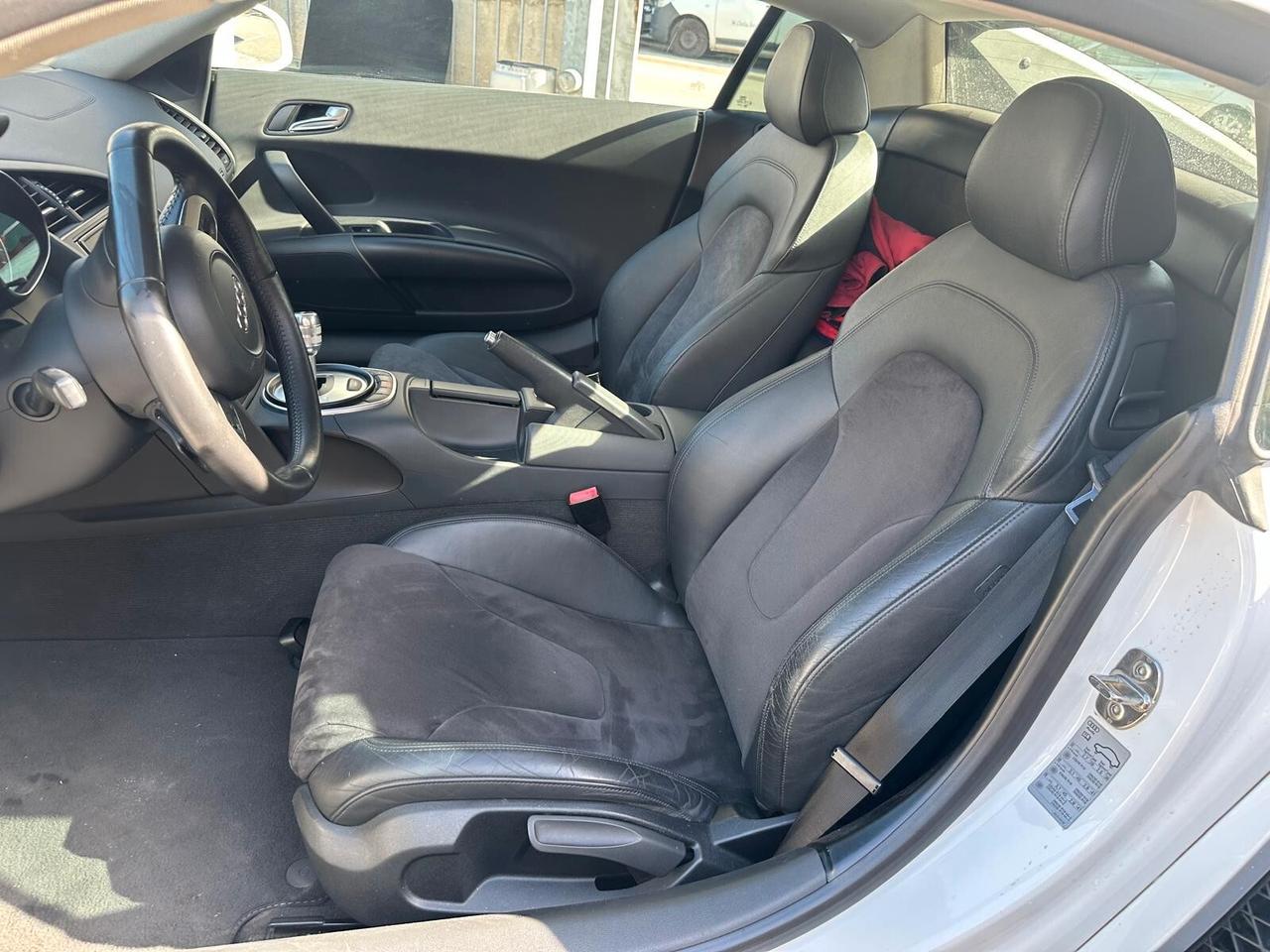 Audi R8 4.2 V8 FSI quattro R tronic